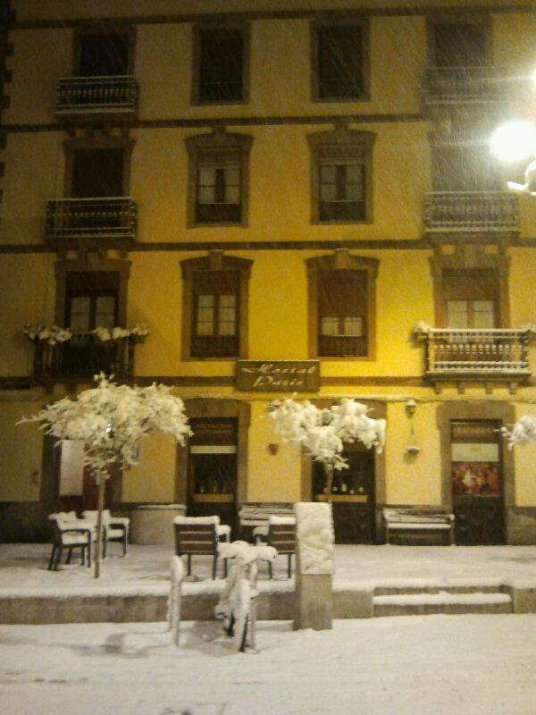 Hostal Paris Jaca Kültér fotó