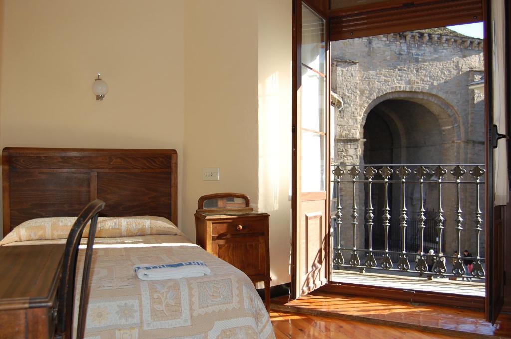 Hostal Paris Jaca Kültér fotó